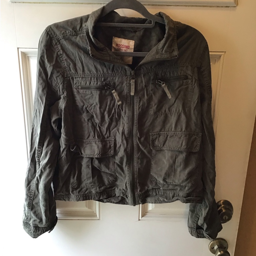 Mossimo cropped lightweight jacket. Olive green. Size junior xl.